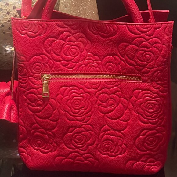 Ladies Elegant Flower Embossed Handbag - Picture 2 of 7